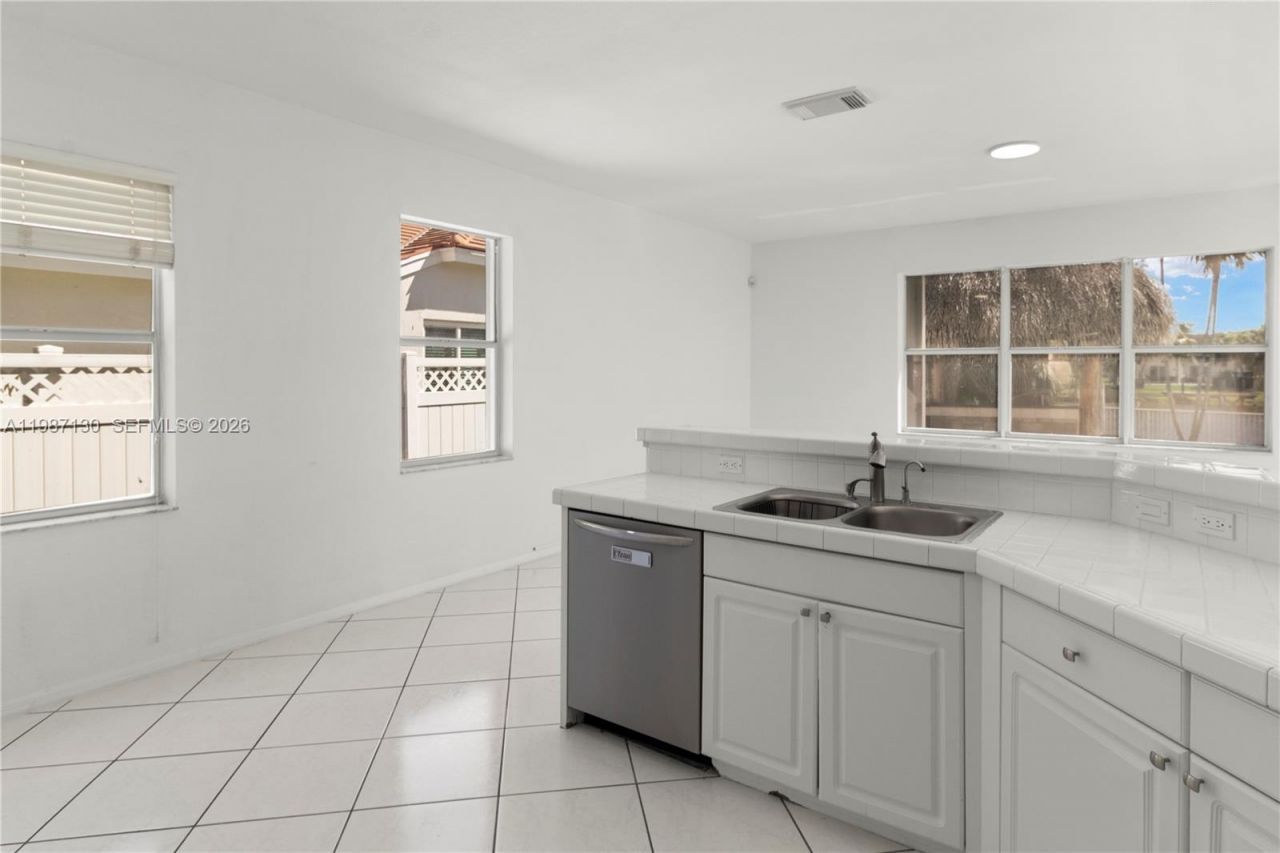 2327 NW 187th Ave , Pembroke Pines, FL 33029 Photo