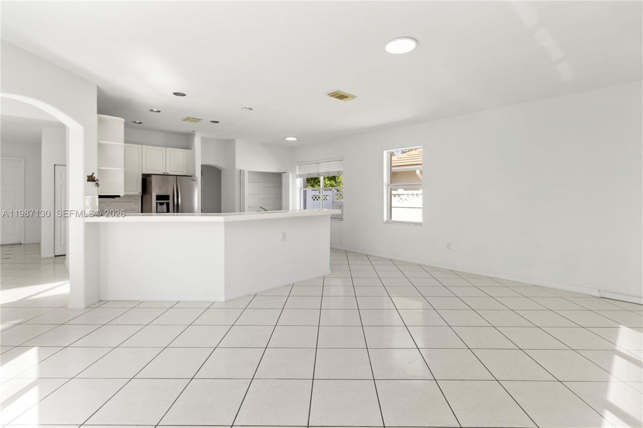 2327 NW 187th Ave , Pembroke Pines, FL 33029 Photo