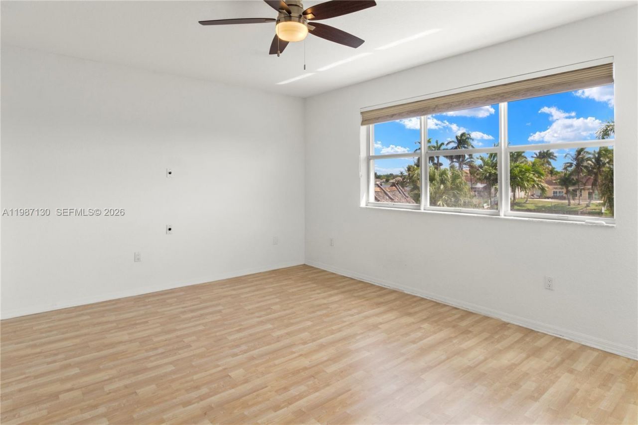 2327 NW 187th Ave , Pembroke Pines, FL 33029 Photo