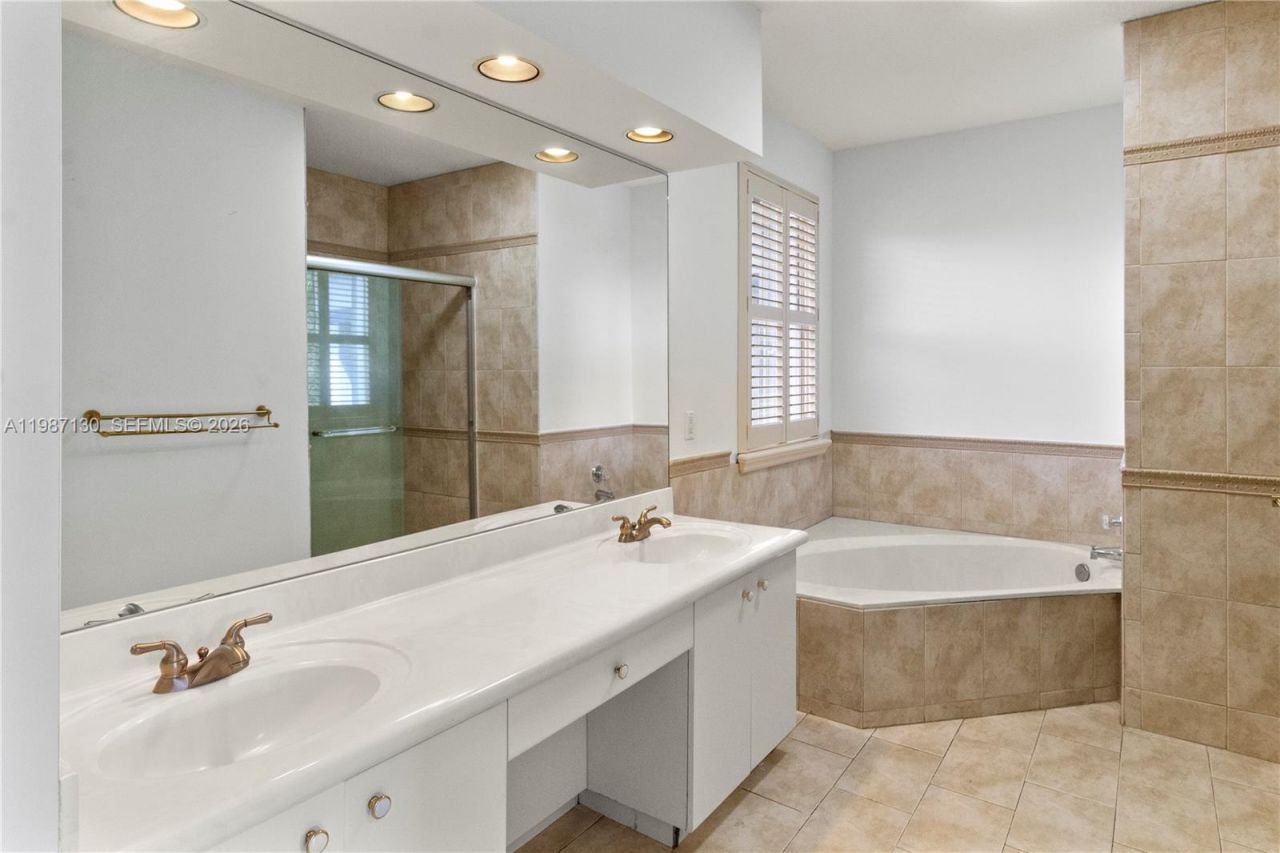 2327 NW 187th Ave , Pembroke Pines, FL 33029 Photo