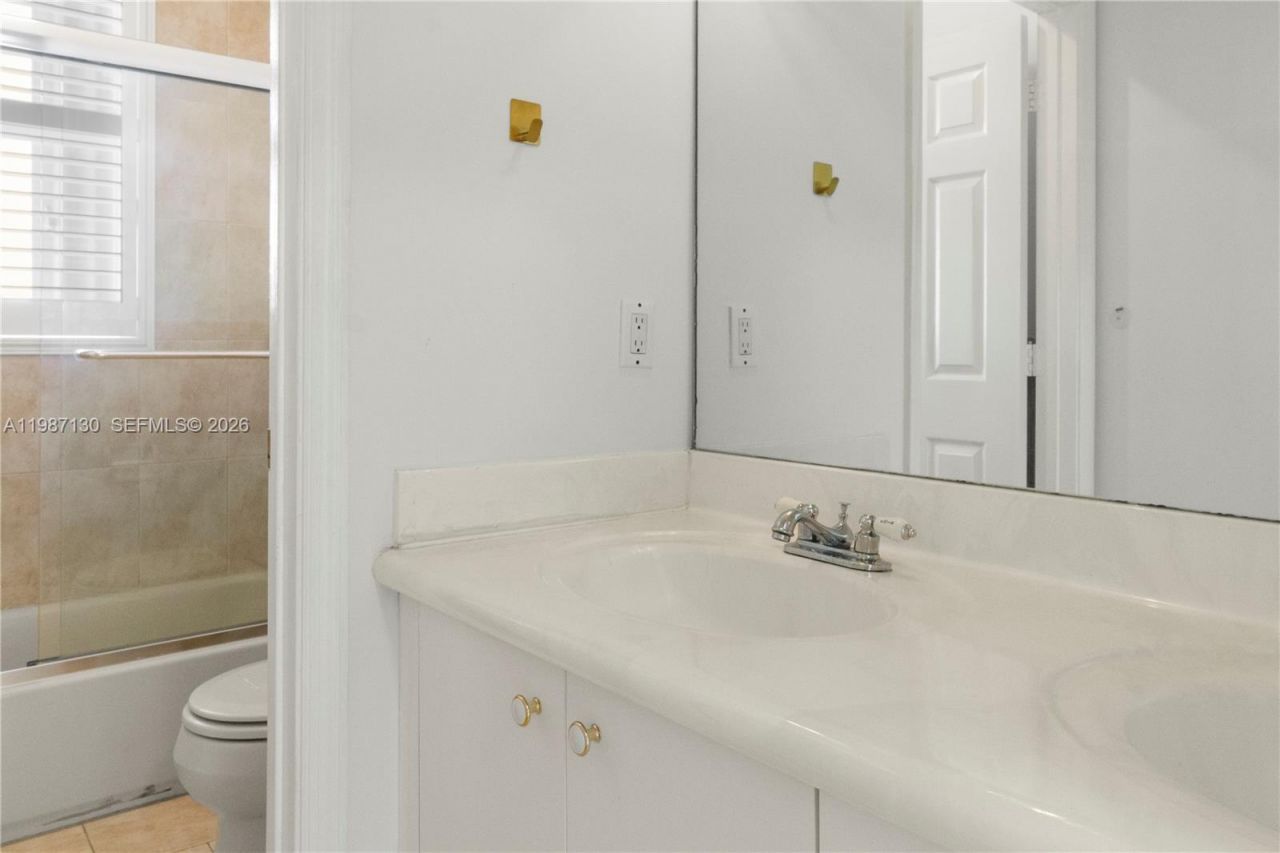 2327 NW 187th Ave , Pembroke Pines, FL 33029 Photo