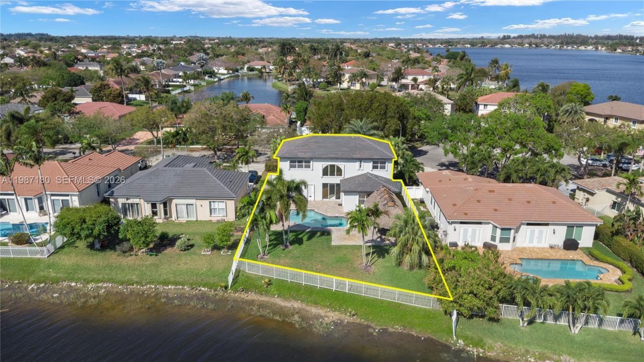 2327 NW 187th Ave , Pembroke Pines, FL 33029 Photo