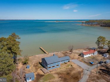 199 FOXWELLS LANE, WHITE STONE, VA 22578