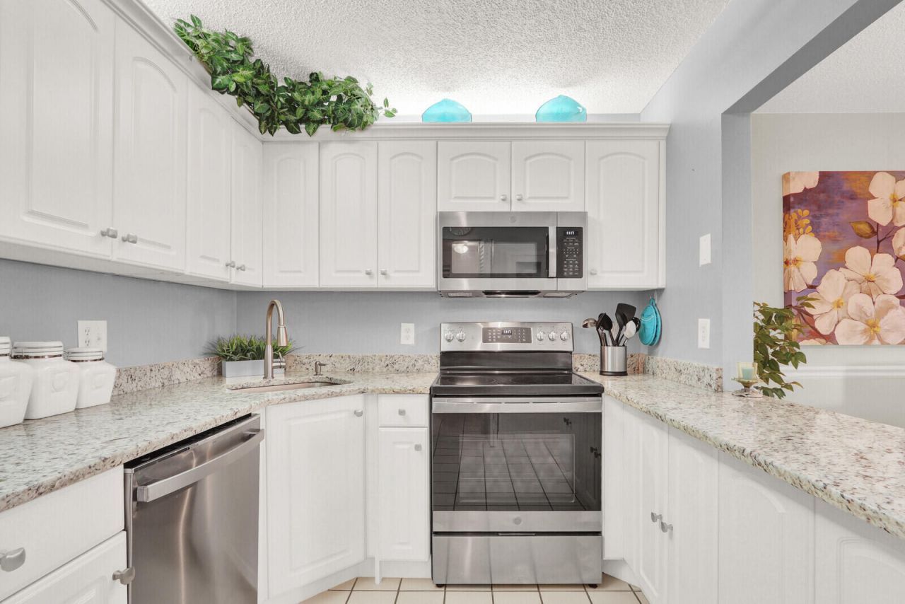 323 Knotty Pine Circle, Unit A2, Greenacres, FL 33463 Photo