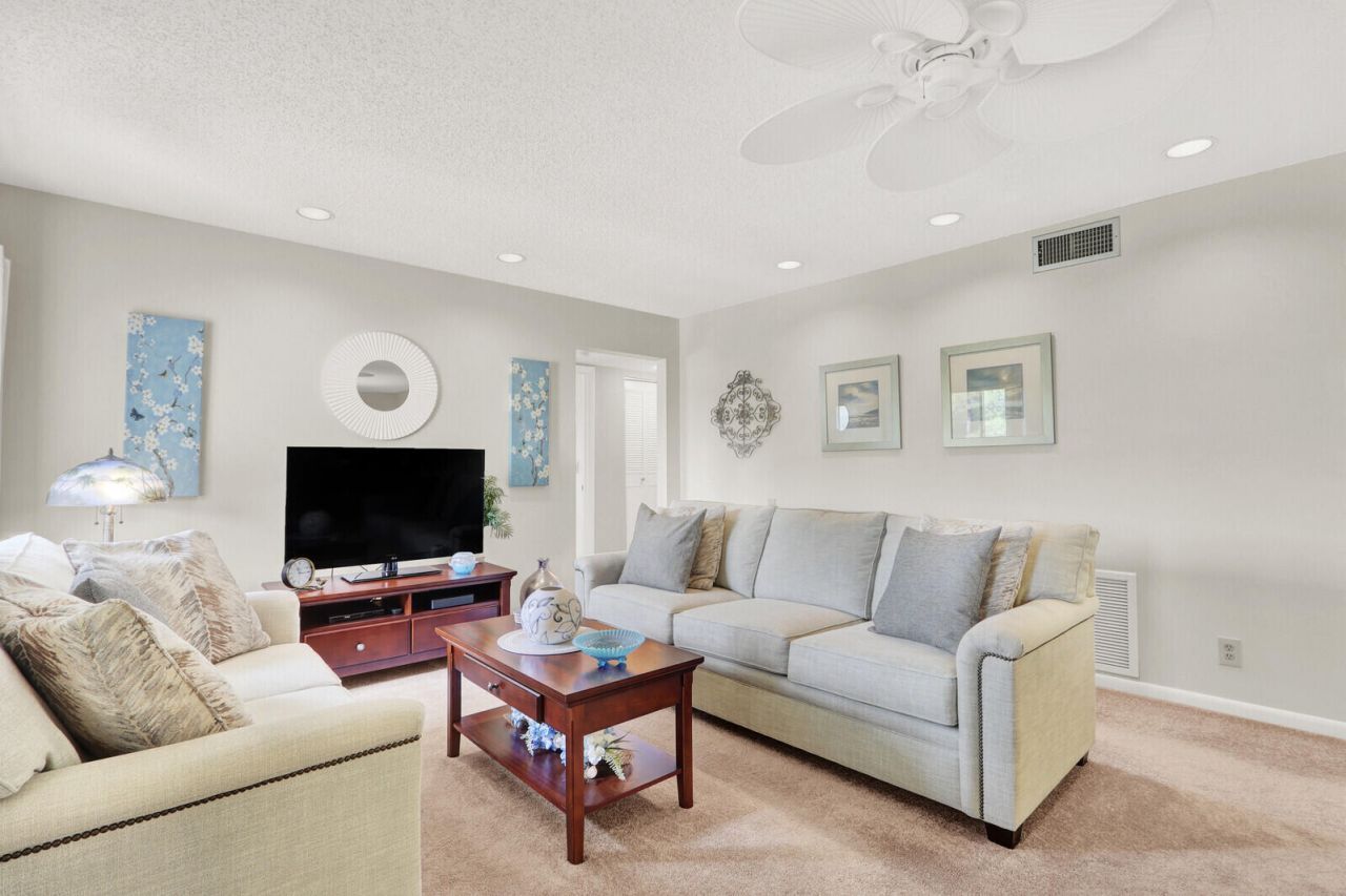 323 Knotty Pine Circle, Unit A2, Greenacres, FL 33463 Photo