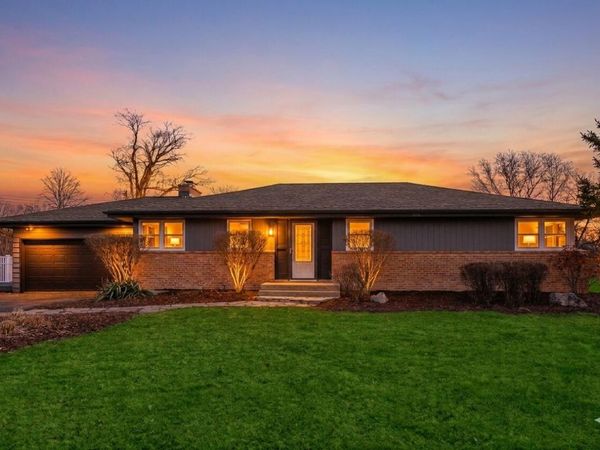 9032 N Regent Rd, Bayside, WI 53217