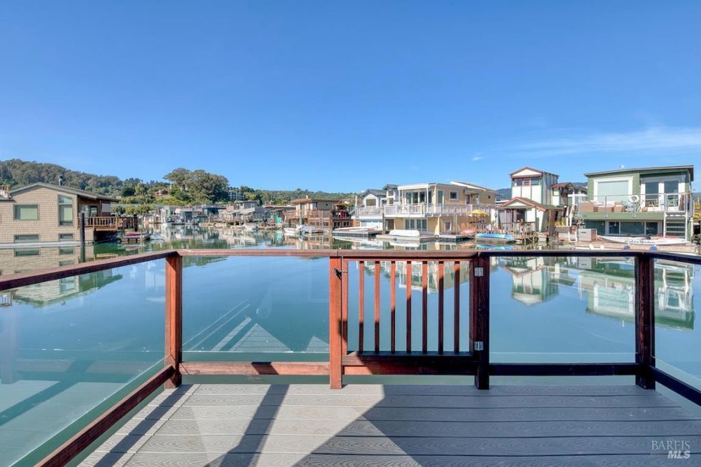 31 S 40 Dock, Sausalito, CA 94965 Main Photo