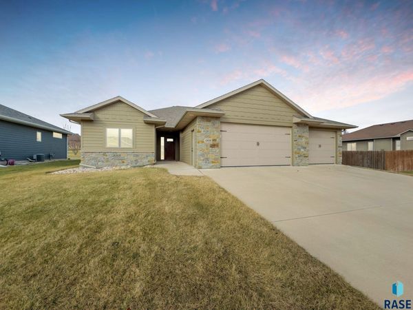 1909 S Firefly Dr, Sioux Falls, SD 57110