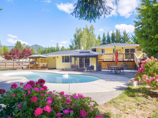 255 Queens Branch Road, Rogue River, OR 97537