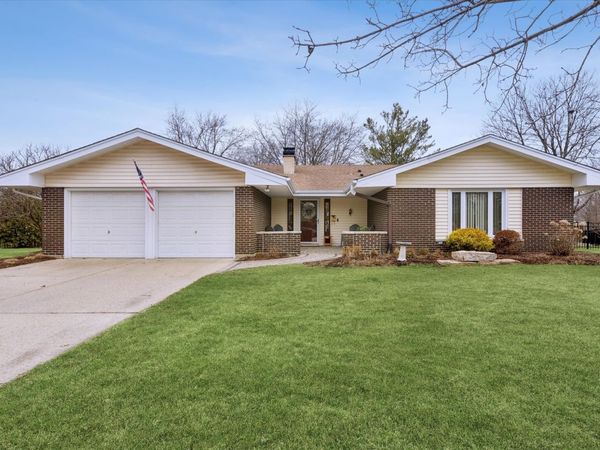 23W302 Cambridge Court , Glen Ellyn, IL 60137
