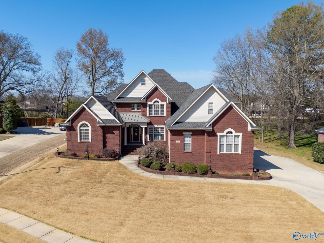 262 Twin Lakes Drive, New Market, AL 35761 Main Photo