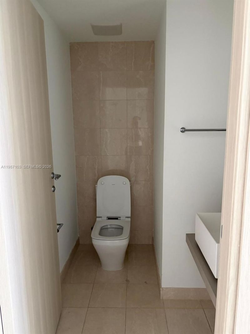 1000 Brickell Plz , Unit 2214, Miami, FL 33131 Photo