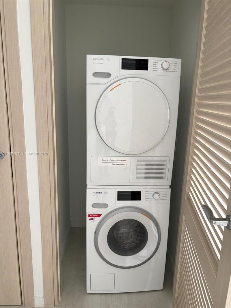 1000 Brickell Plz , Unit 2214, Miami, FL 33131 Photo