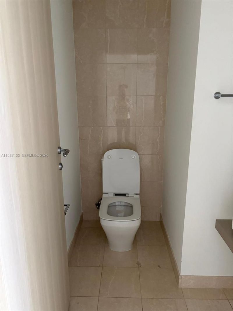 1000 Brickell Plz , Unit 2214, Miami, FL 33131 Photo