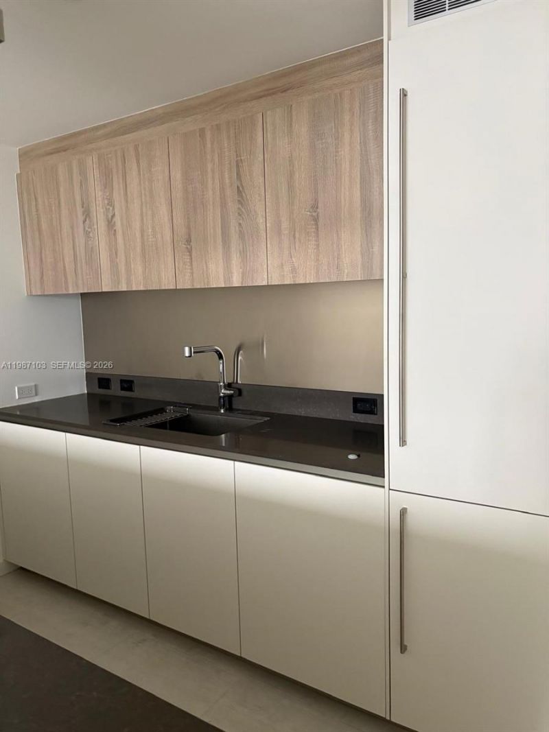 1000 Brickell Plz , Unit 2214, Miami, FL 33131 Photo