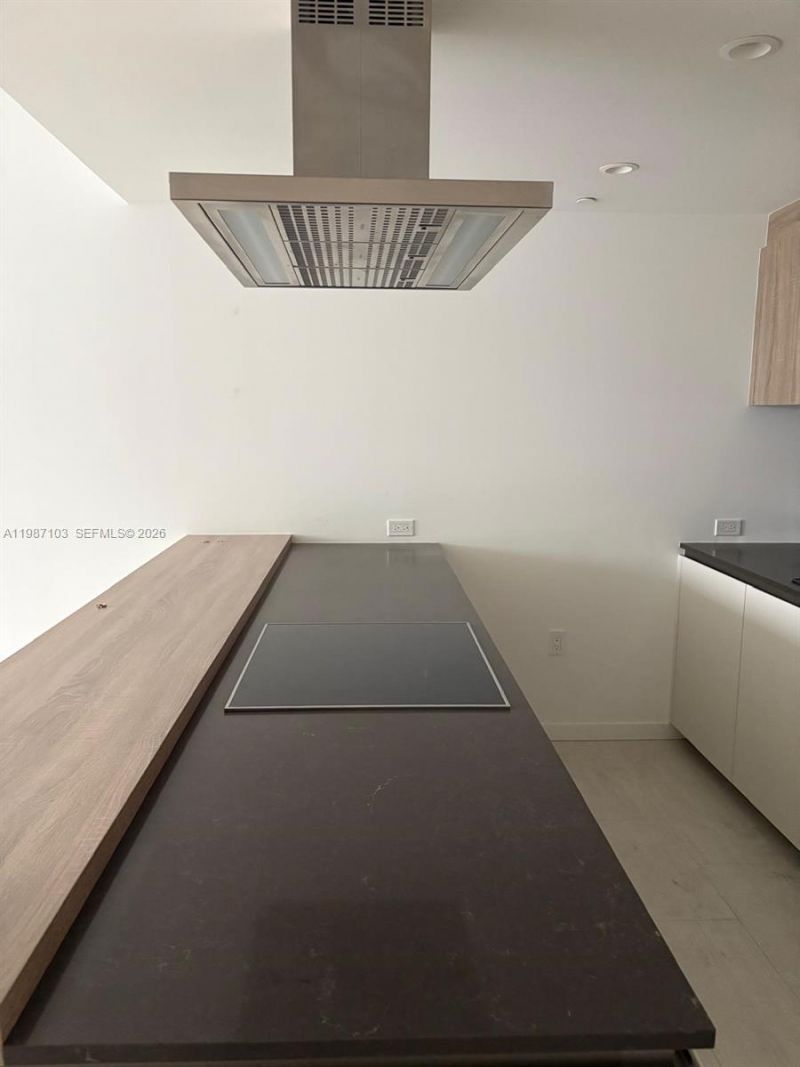 1000 Brickell Plz , Unit 2214, Miami, FL 33131 Photo