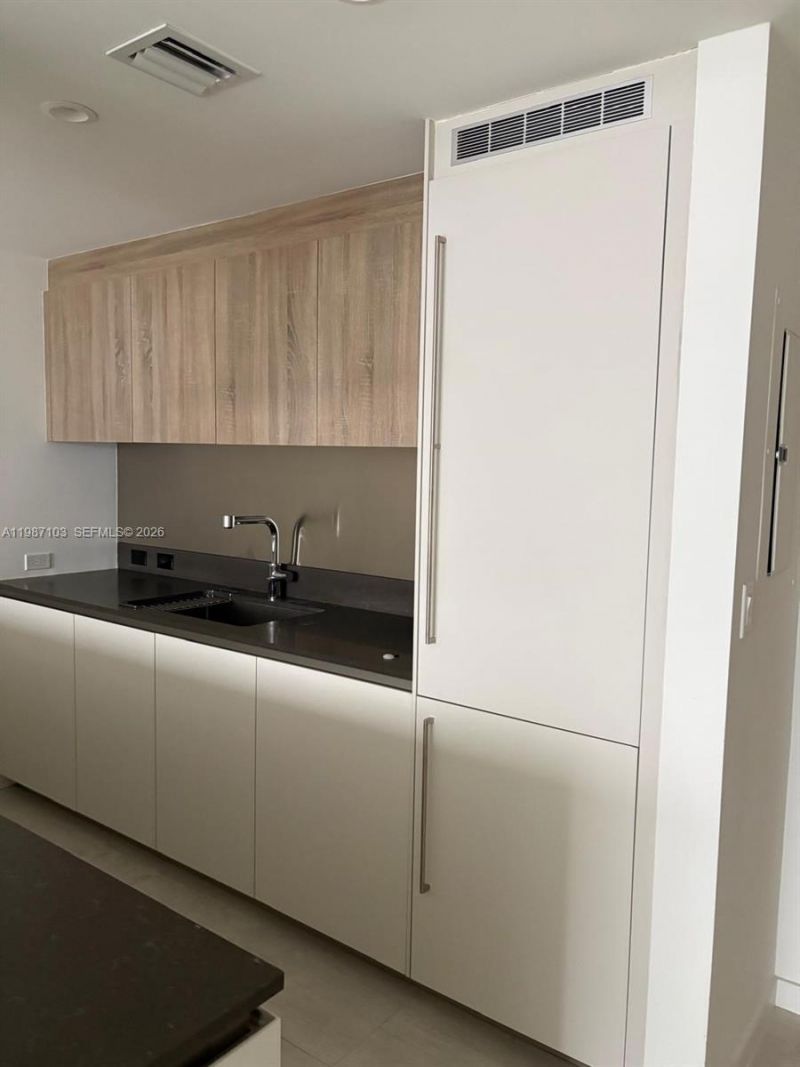 1000 Brickell Plz , Unit 2214, Miami, FL 33131 Photo