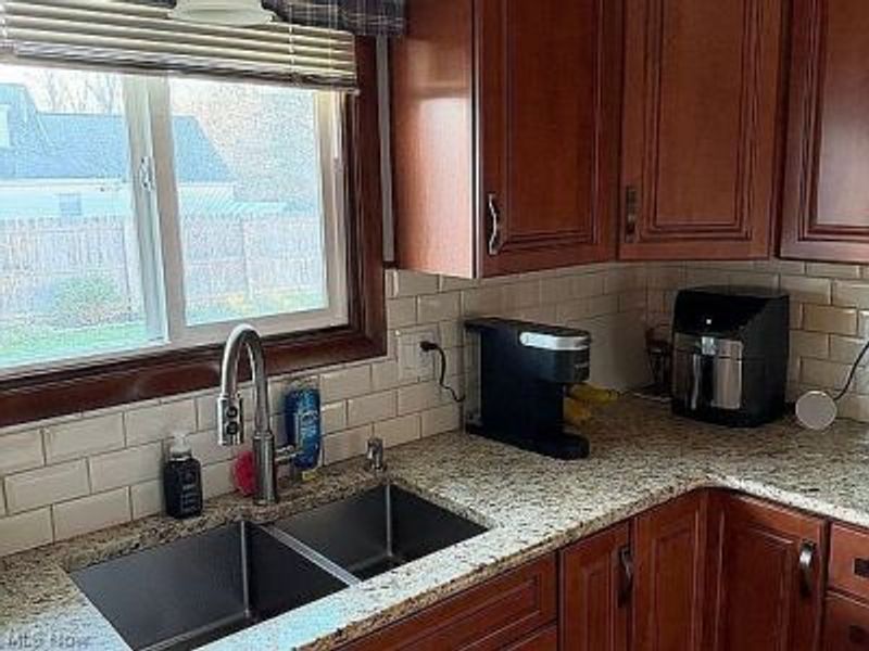 530 Maple Avenue, Sheffield Lake, OH 44054 Photo 11