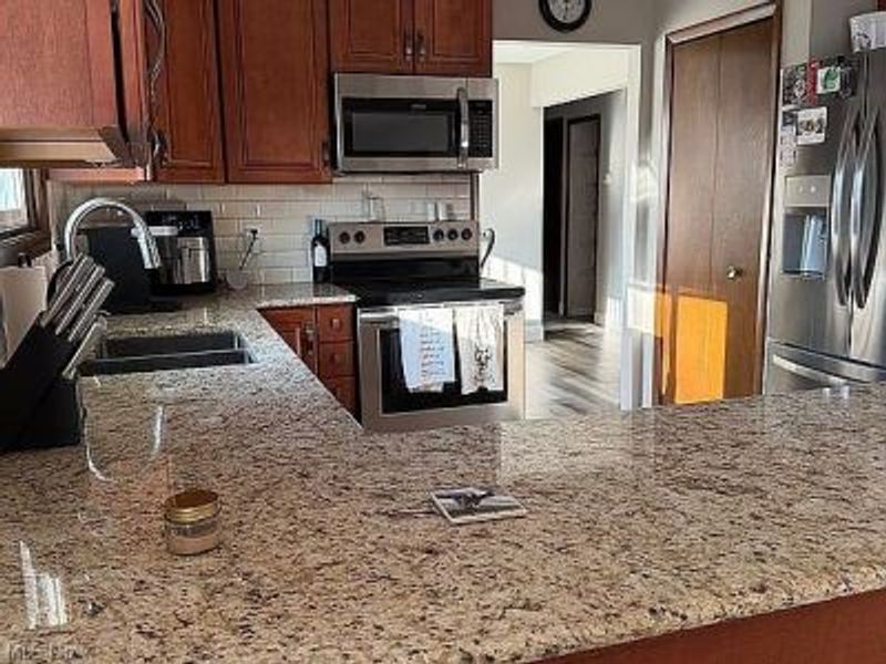 530 Maple Avenue, Sheffield Lake, OH 44054 Photo 9