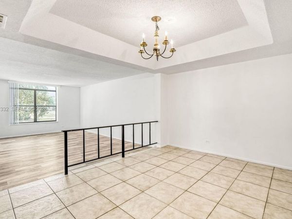 3760 Inverrary Dr, Unit 2L, Lauderhill, FL 33319