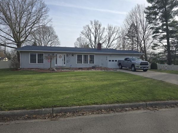 915 Grand Avenue, Sturgis, MI 49091