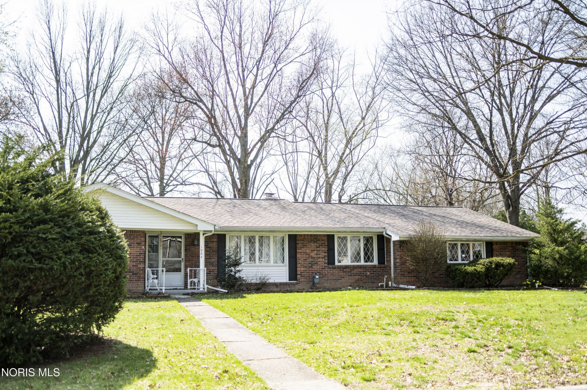 1964 Heatherwood Drive, Toledo, OH 43614 Main Photo