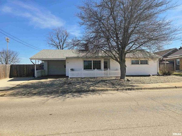 815 N 1ST Avenue, Canton, IL 61520