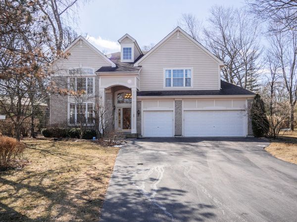 33 River Oaks Circle E, Buffalo Grove, IL 60089