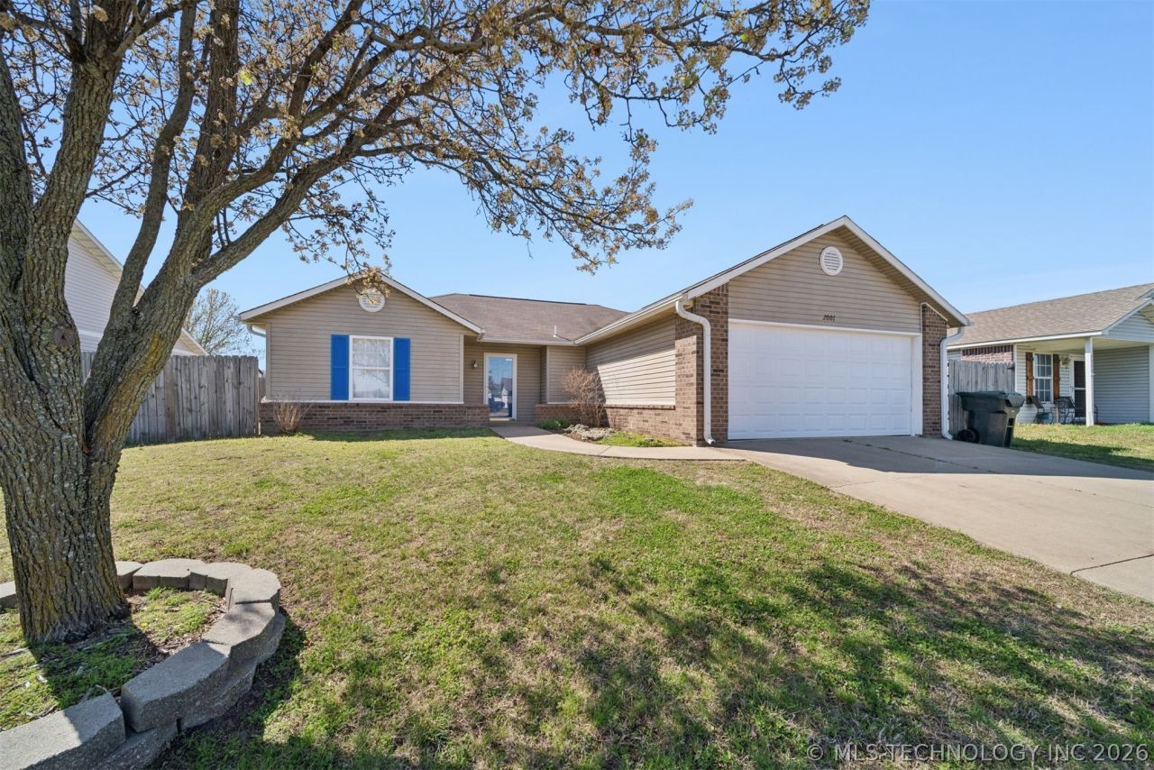 2001 N Chambers Avenue, Claremore, OK 74017 Main Photo