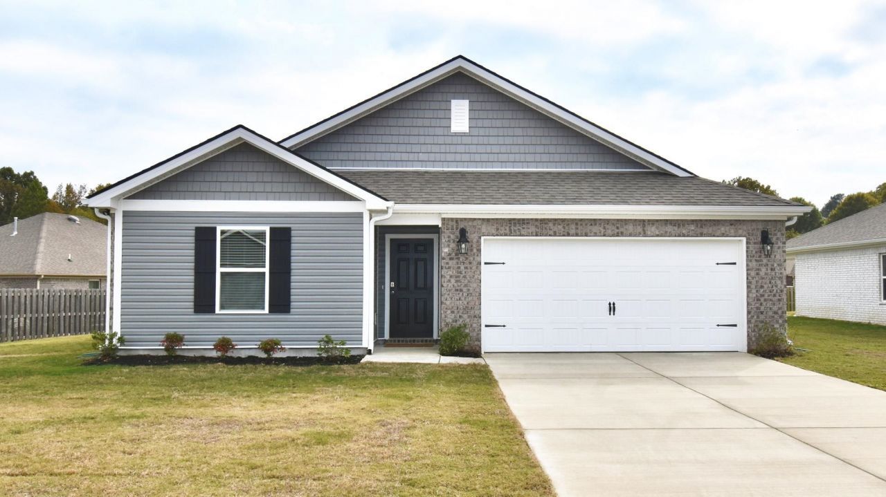 5 Thorn Tree St S, Byhalia, MS 38611 Main Photo