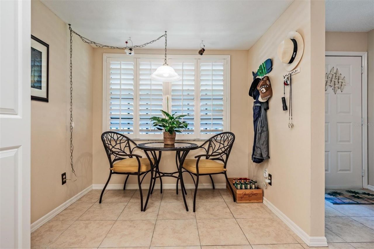 2070 Lakeview Drive, Unit 204, Clearwater, FL 33763 Photo