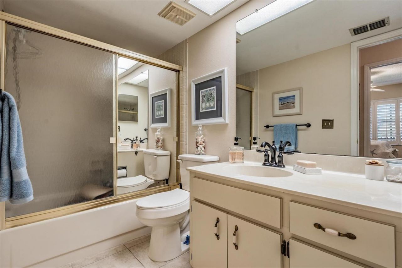 2070 Lakeview Drive, Unit 204, Clearwater, FL 33763 Photo