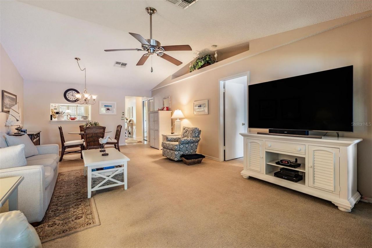 2070 Lakeview Drive, Unit 204, Clearwater, FL 33763 Photo