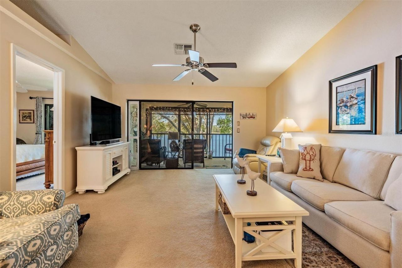 2070 Lakeview Drive, Unit 204, Clearwater, FL 33763 Photo