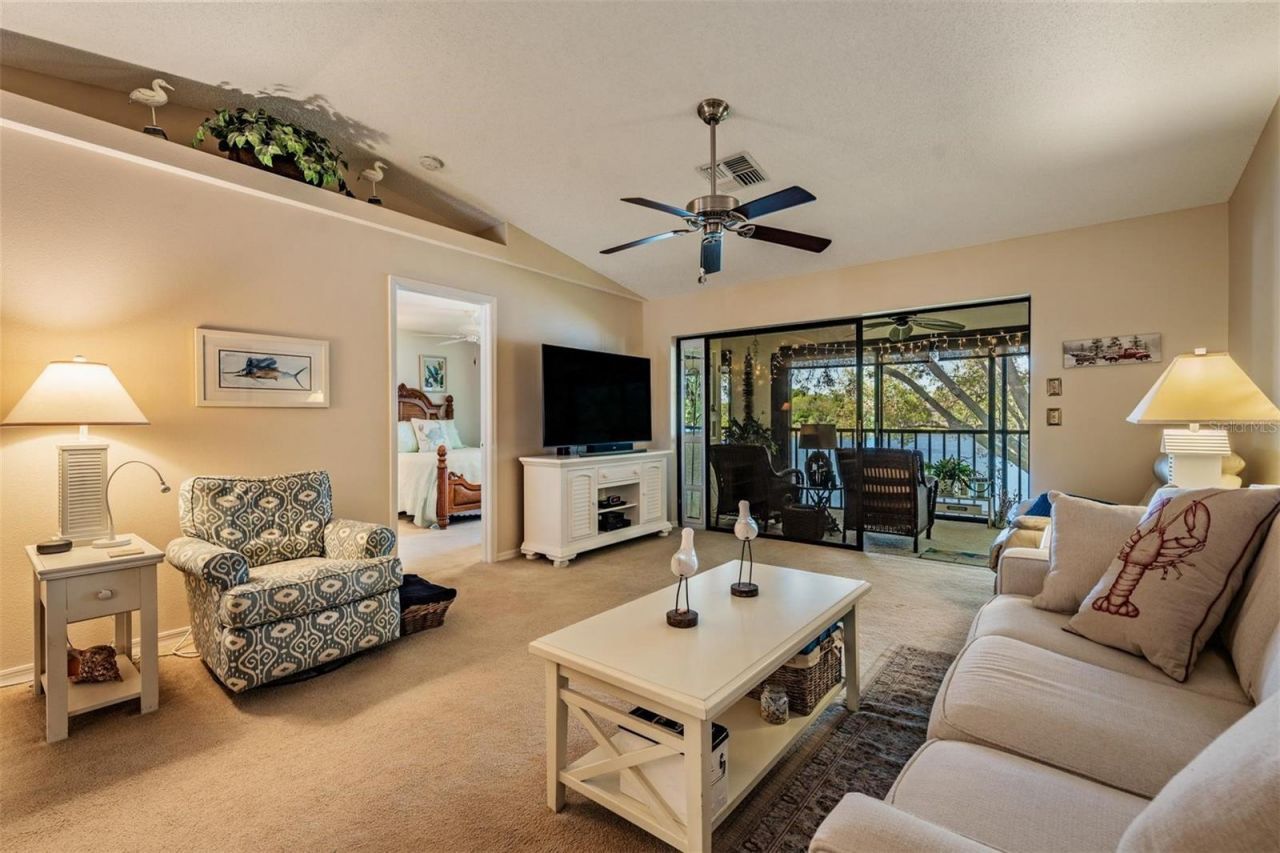 2070 Lakeview Drive, Unit 204, Clearwater, FL 33763 Photo