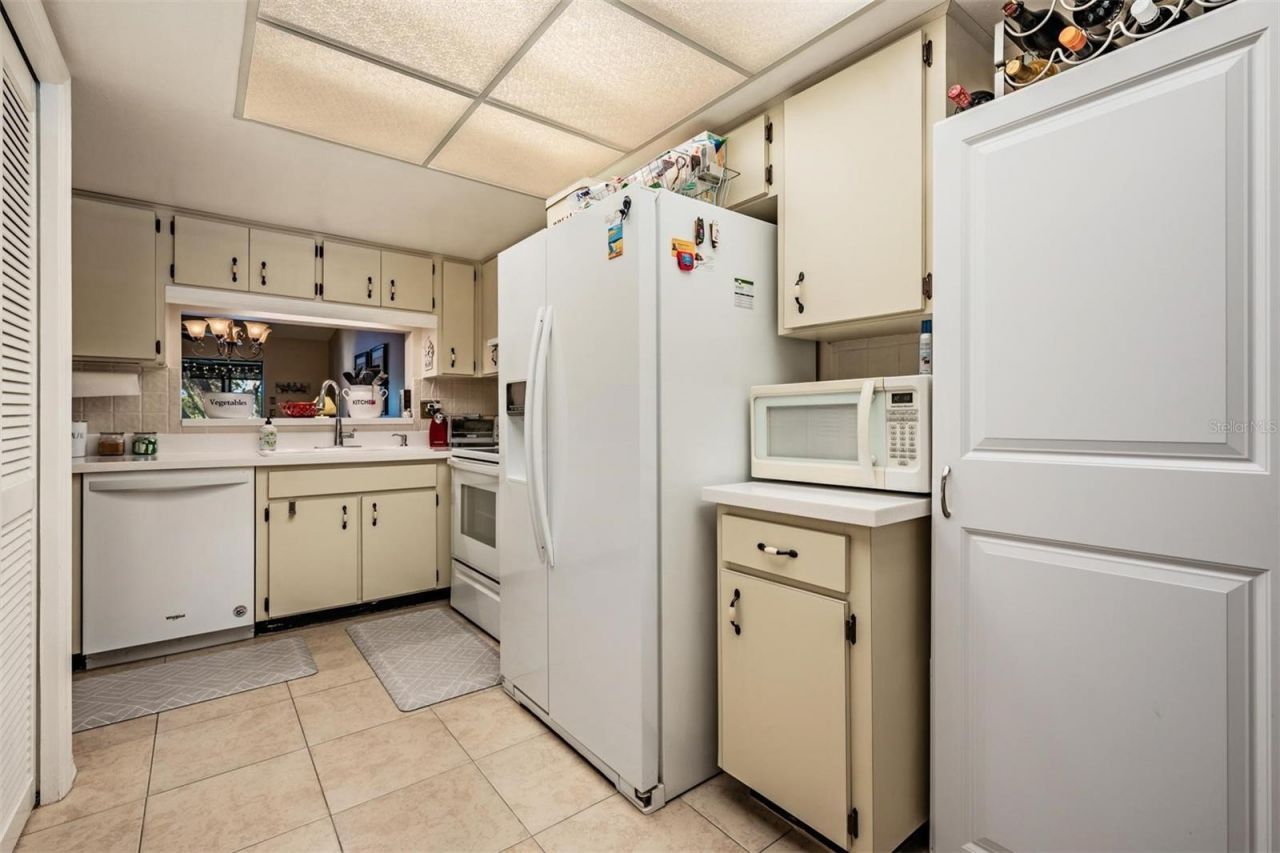 2070 Lakeview Drive, Unit 204, Clearwater, FL 33763 Photo