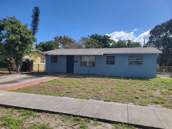 5320 NE 9th Avenue, Deerfield Beach, FL 33064