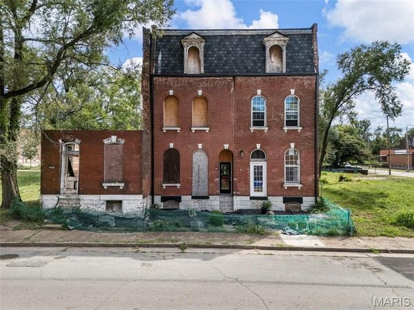 1512 Palm Street , St Louis, MO 63107