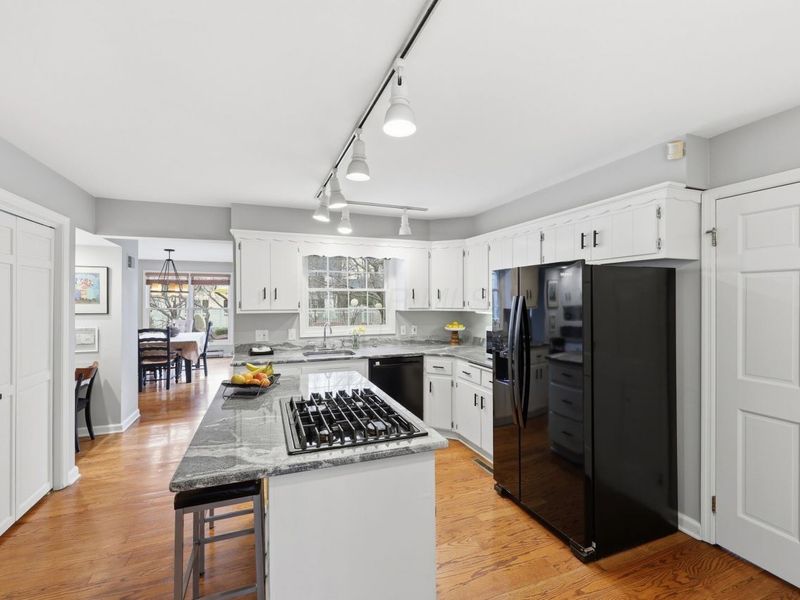 3670 Romnay Road, Columbus, OH 43220 Photo 12