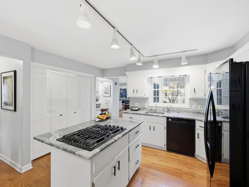 3670 Romnay Road, Columbus, OH 43220 Photo 13