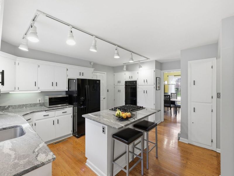 3670 Romnay Road, Columbus, OH 43220 Photo 14