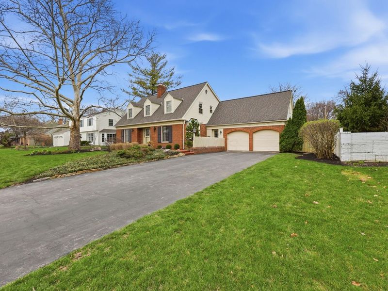 3670 Romnay Road, Columbus, OH 43220 Photo 2