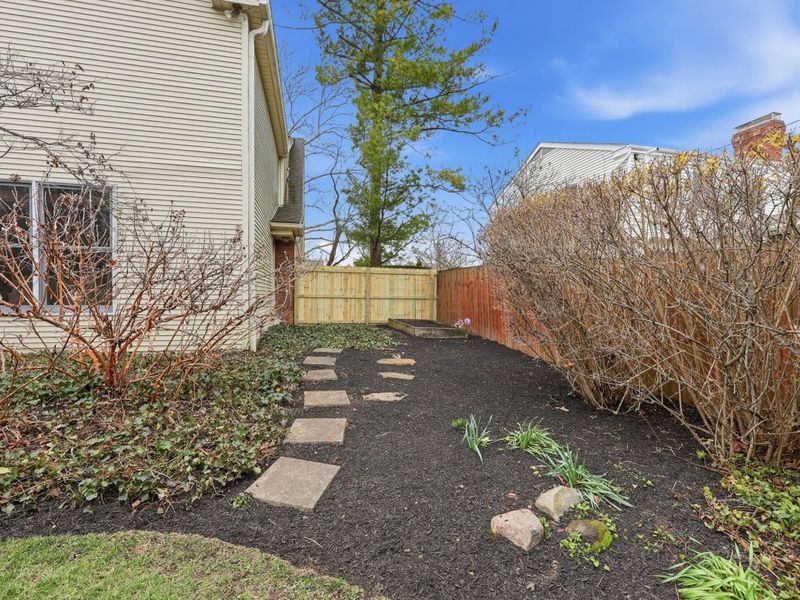 3670 Romnay Road, Columbus, OH 43220 Photo 49