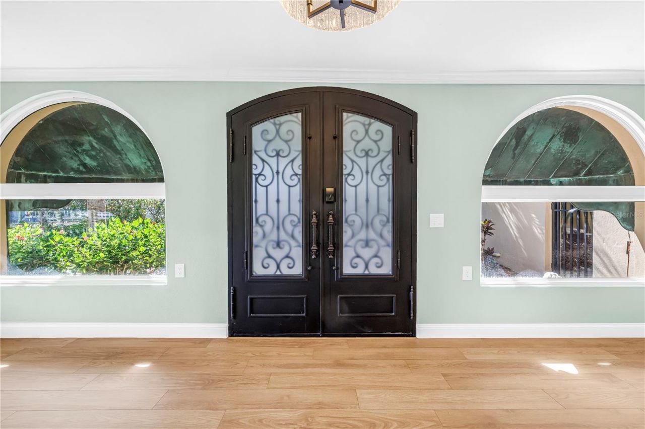 2410 Coffee Pot Boulevard Ne, Saint Petersburg, FL 33704 Photo