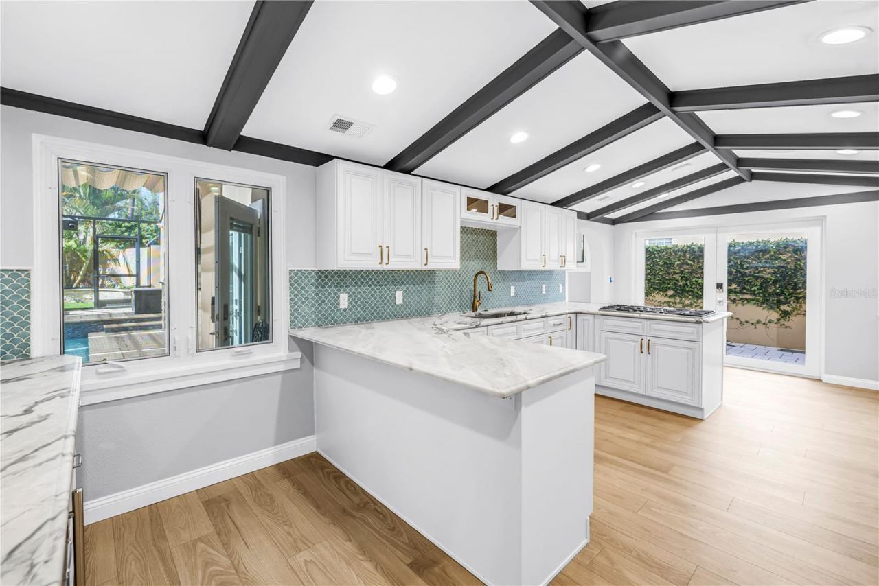 2410 Coffee Pot Boulevard Ne, Saint Petersburg, FL 33704 Photo