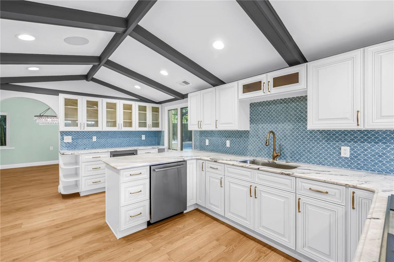 2410 Coffee Pot Boulevard Ne, Saint Petersburg, FL 33704 Photo