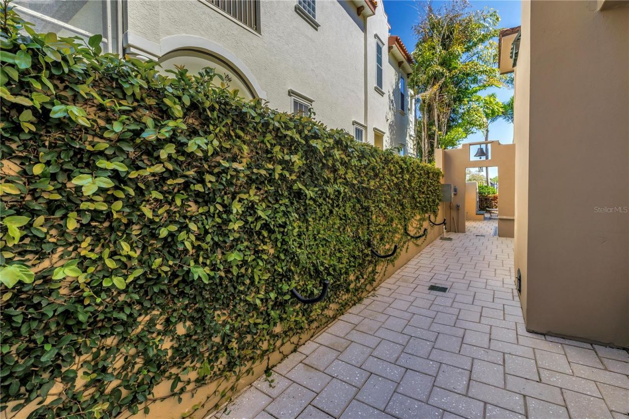 2410 Coffee Pot Boulevard Ne, Saint Petersburg, FL 33704 Photo