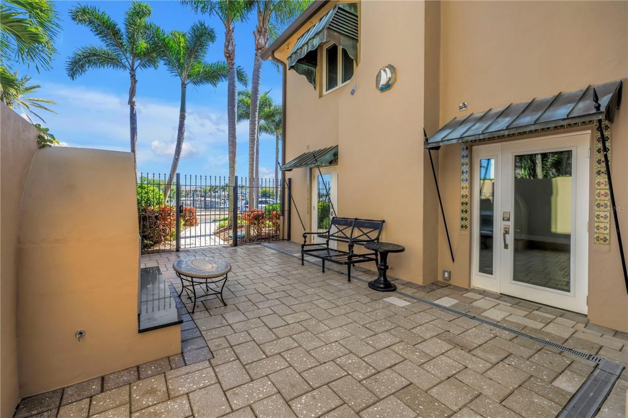 2410 Coffee Pot Boulevard Ne, Saint Petersburg, FL 33704 Photo