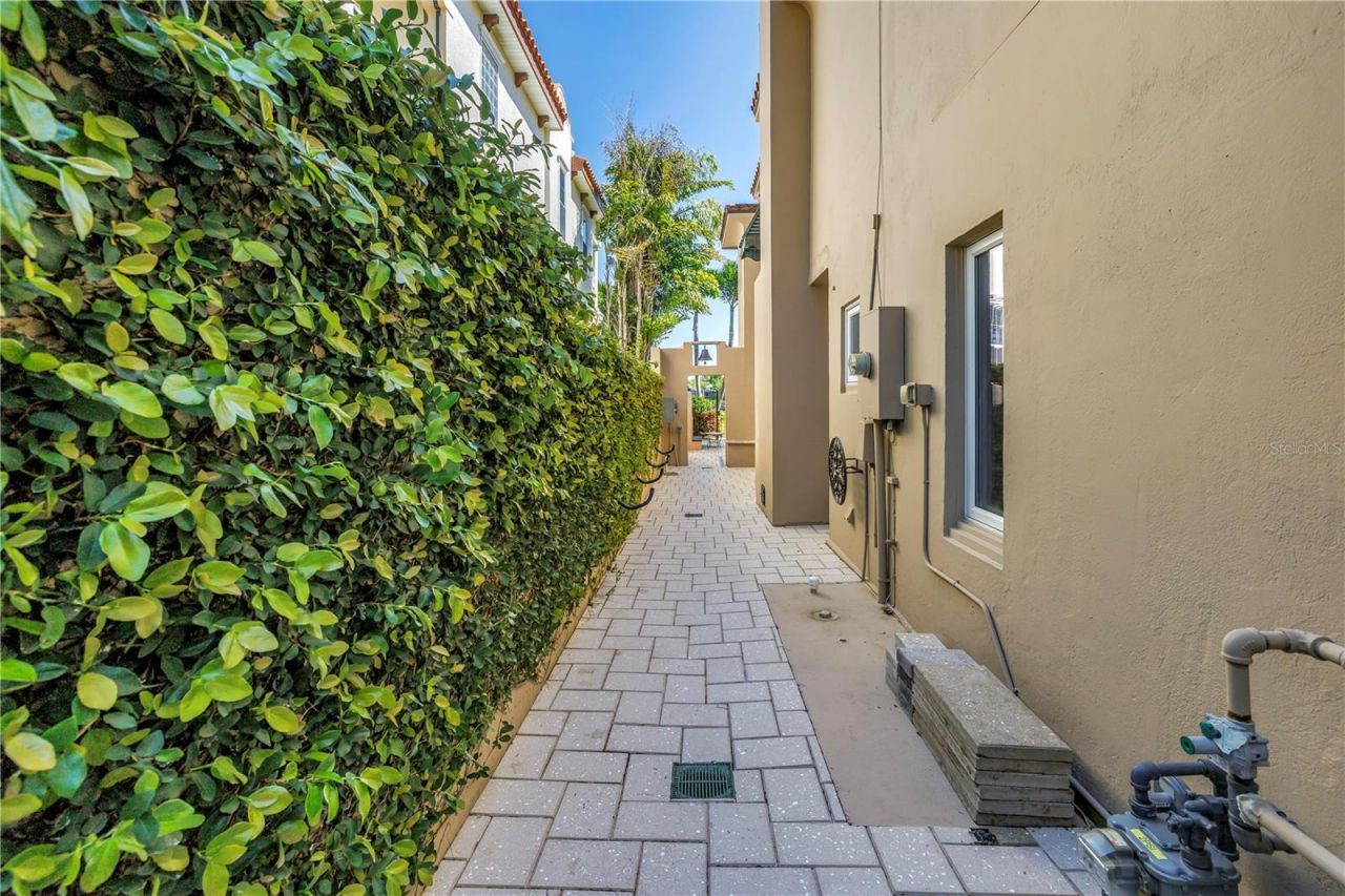 2410 Coffee Pot Boulevard Ne, Saint Petersburg, FL 33704 Photo