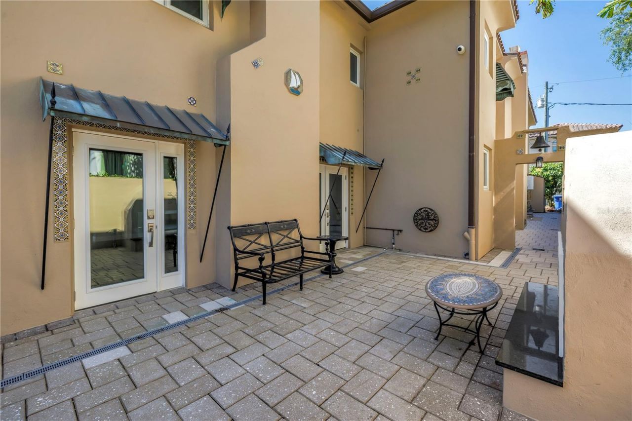 2410 Coffee Pot Boulevard Ne, Saint Petersburg, FL 33704 Photo